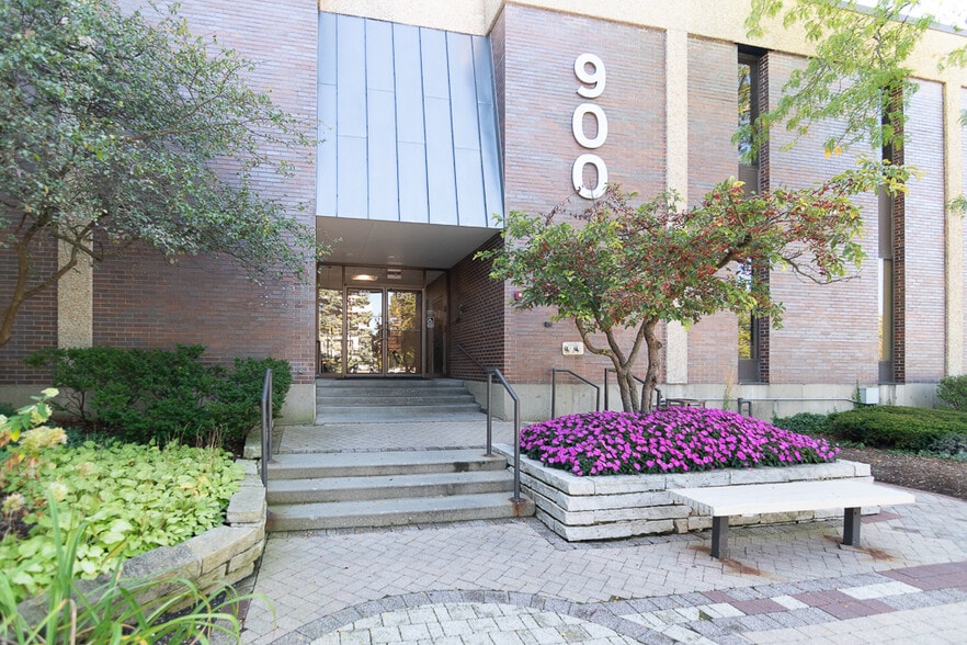 900 Skokie Blvd, Northbrook, IL for lease - Building Photo - Image 2 of 13