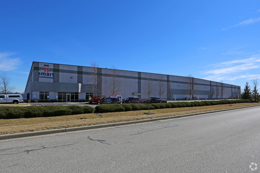 909 Whitaker Rd, Plainfield, IN for sale - Building Photo - Image 1 of 1