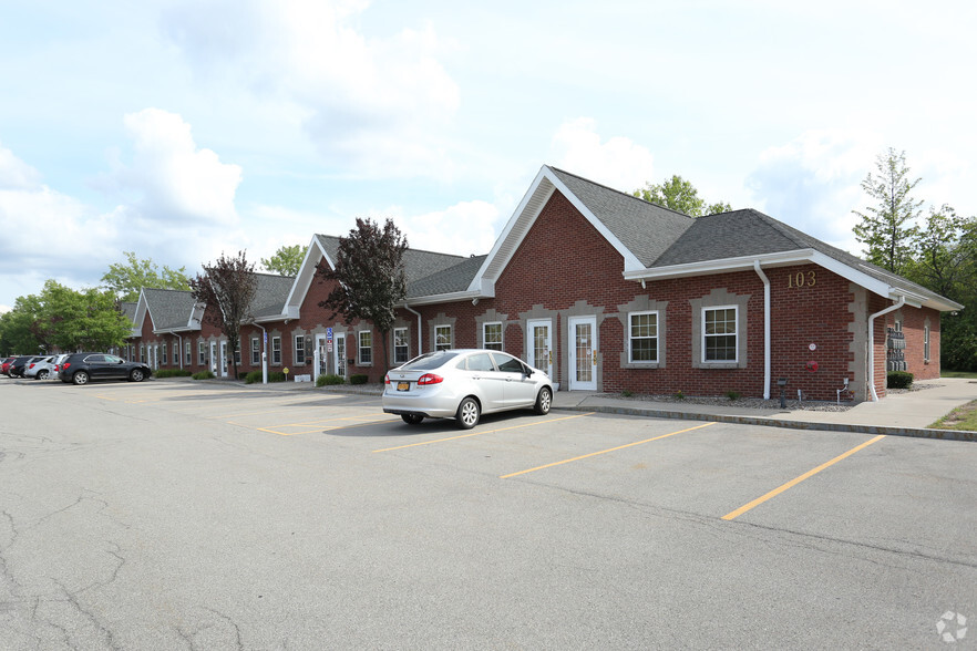 103 Canal Landing Blvd, Rochester, NY for lease - Primary Photo - Image 1 of 8