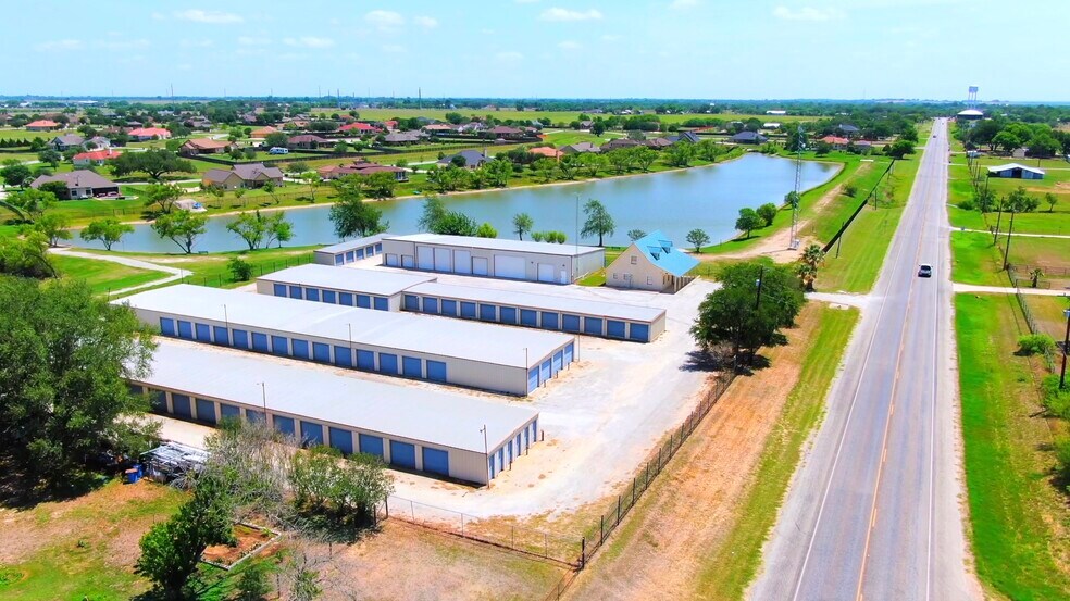 16056 FM 463, Lytle, TX for sale - Primary Photo - Image 1 of 1