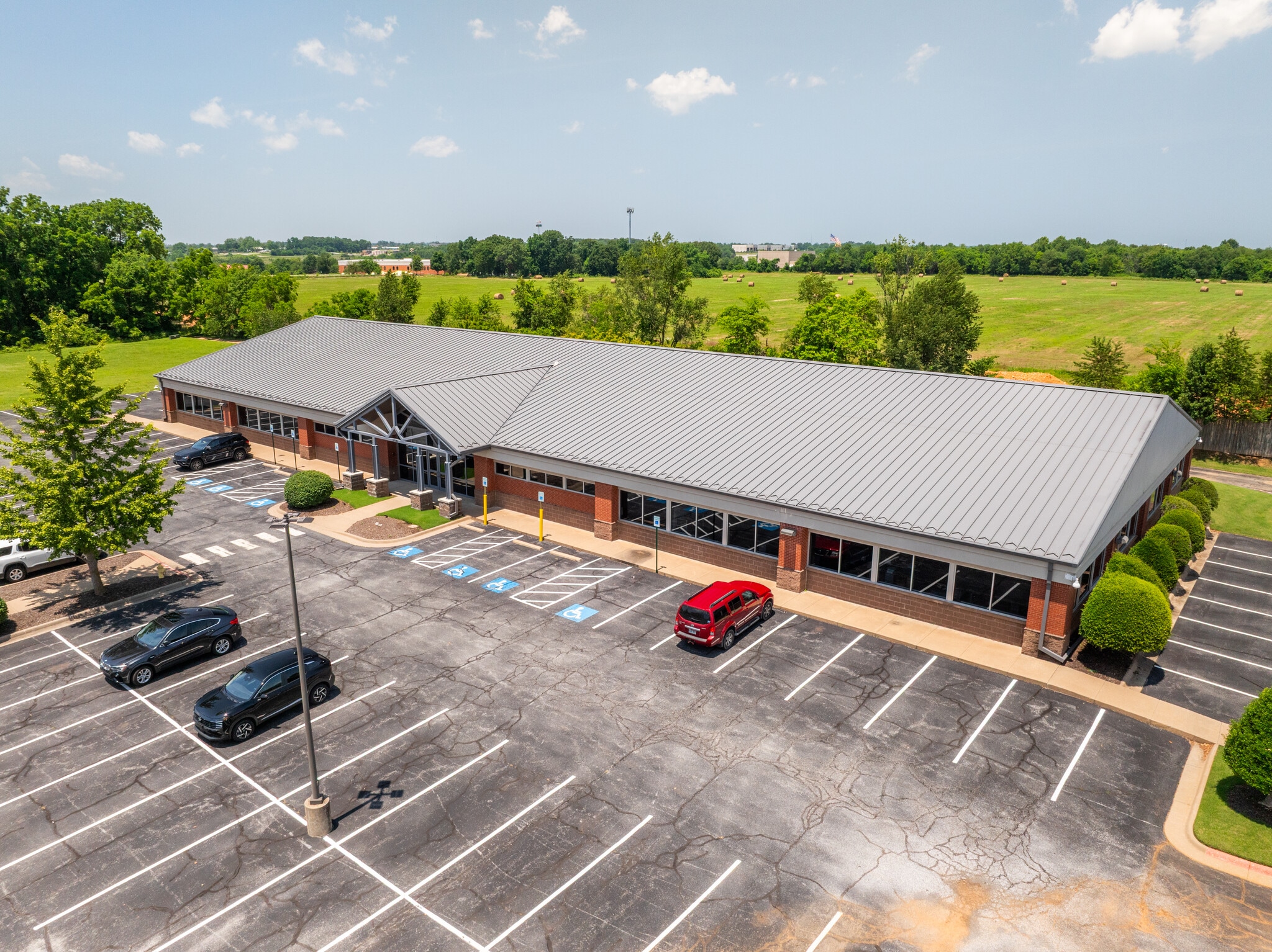 224 JB Hunt Corporate Dr, Lowell, AR for lease Building Photo- Image 1 of 5