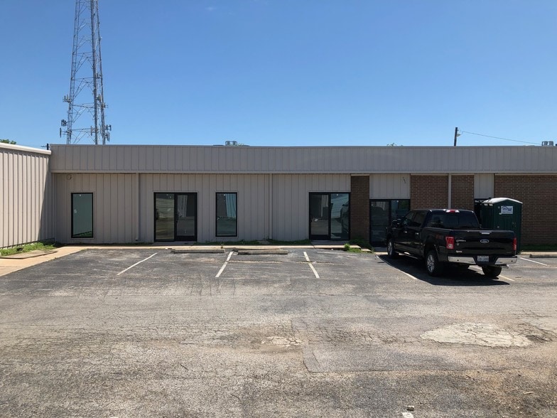 12112 Roxie Dr, Austin, TX for lease - Building Photo - Image 2 of 10