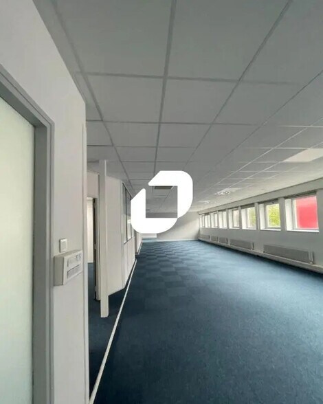 Office in Échirolles for lease - Interior Photo - Image 3 of 11