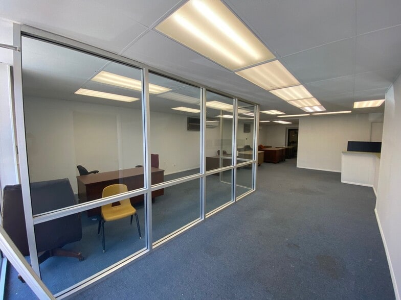 105 Main st, Red Oak, TX for lease - Interior Photo - Image 2 of 11