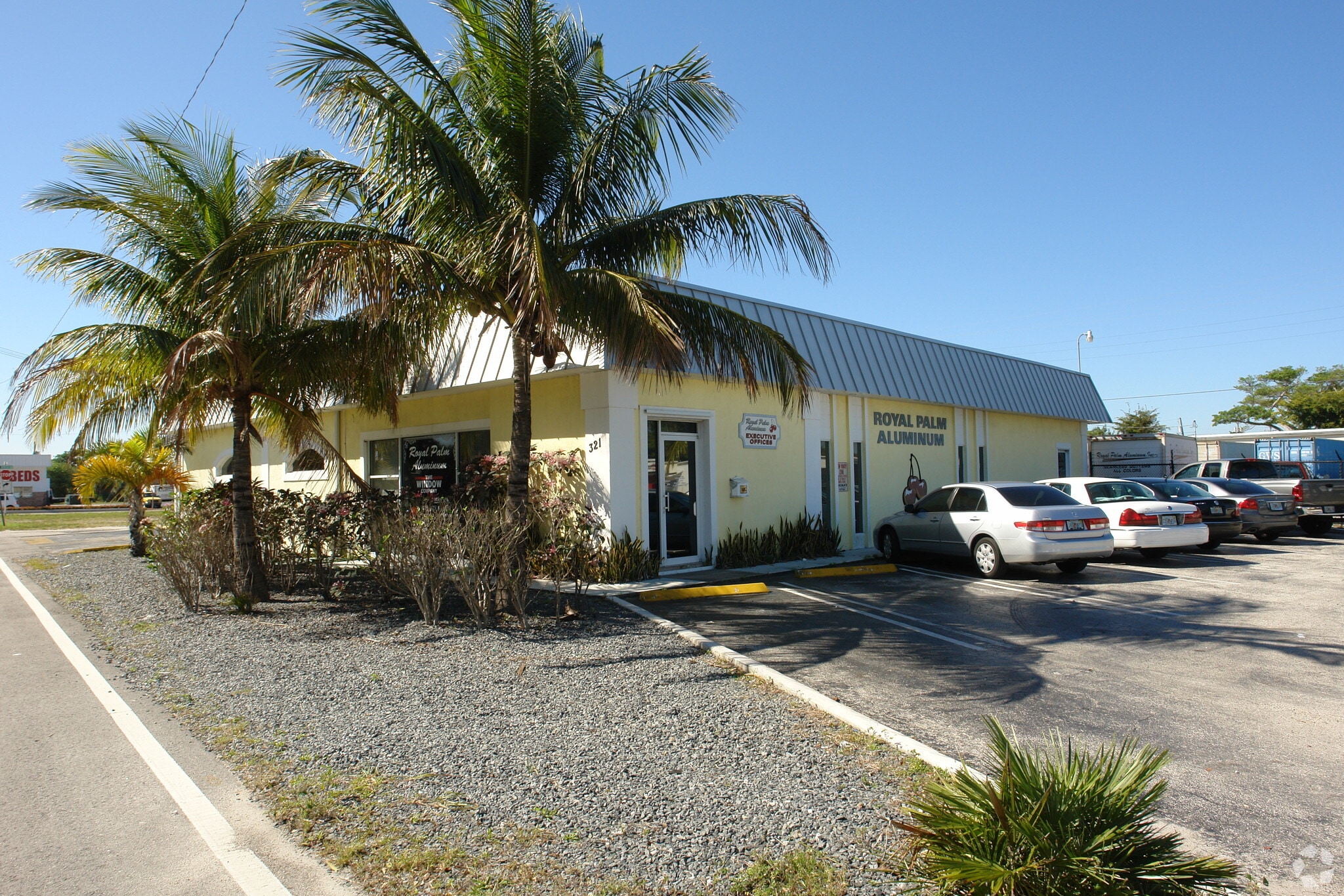 313-321 N Railroad Ave, Boynton Beach, FL for lease Primary Photo- Image 1 of 3