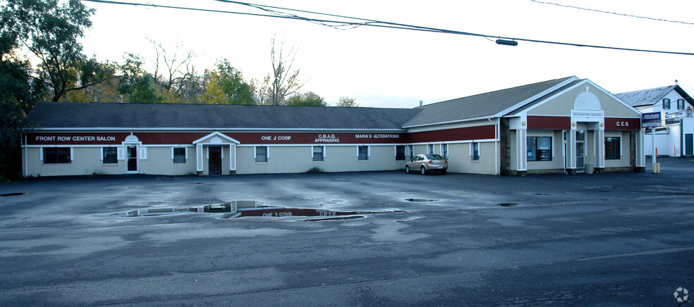 441 Beechwood Ave, Liverpool, NY for sale - Building Photo - Image 1 of 1