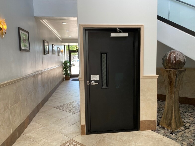 7010-7012 Reseda Blvd, Reseda, CA for lease - Interior Photo - Image 3 of 5