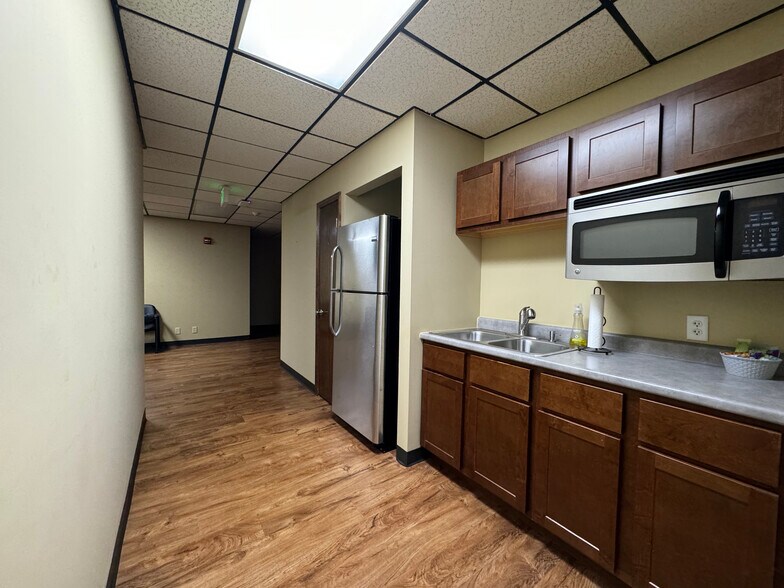 8396 Mississippi St, Merrillville, IN for lease - Building Photo - Image 3 of 16