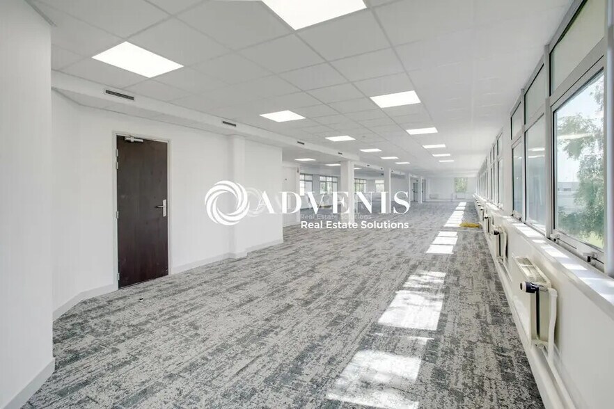 Office in Roissy-en-France for lease - Building Photo - Image 1 of 12