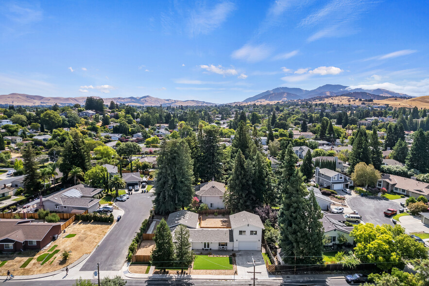 1006 Court Ln, Concord, CA for sale - Primary Photo - Image 1 of 38