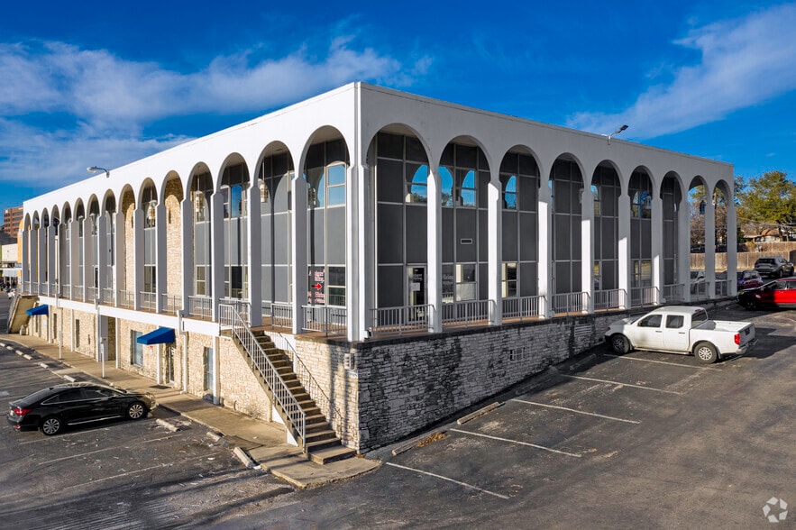 3740 Colony Dr, San Antonio, TX for lease - Primary Photo - Image 2 of 4