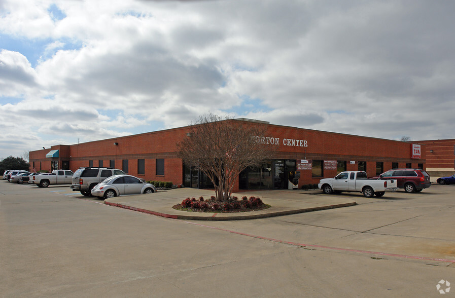 2402 W Morton St, Denison, TX for lease - Primary Photo - Image 1 of 10