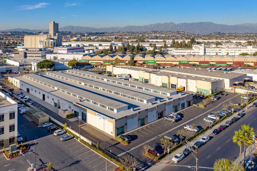 2000-2032 Camfield Ave, Commerce, CA for lease - Building Photo - Image 3 of 10