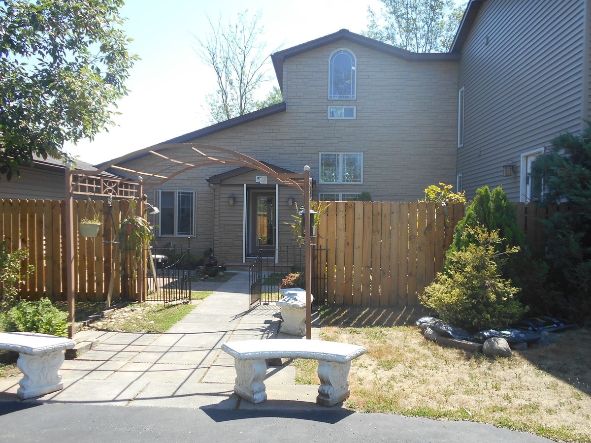 364 Trimmer Rd, Spencerport, NY 14559