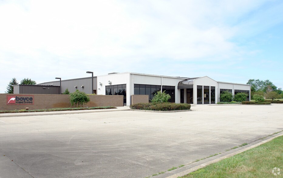 501 W Riggin Rd, Muncie, IN for sale - Primary Photo - Image 1 of 1