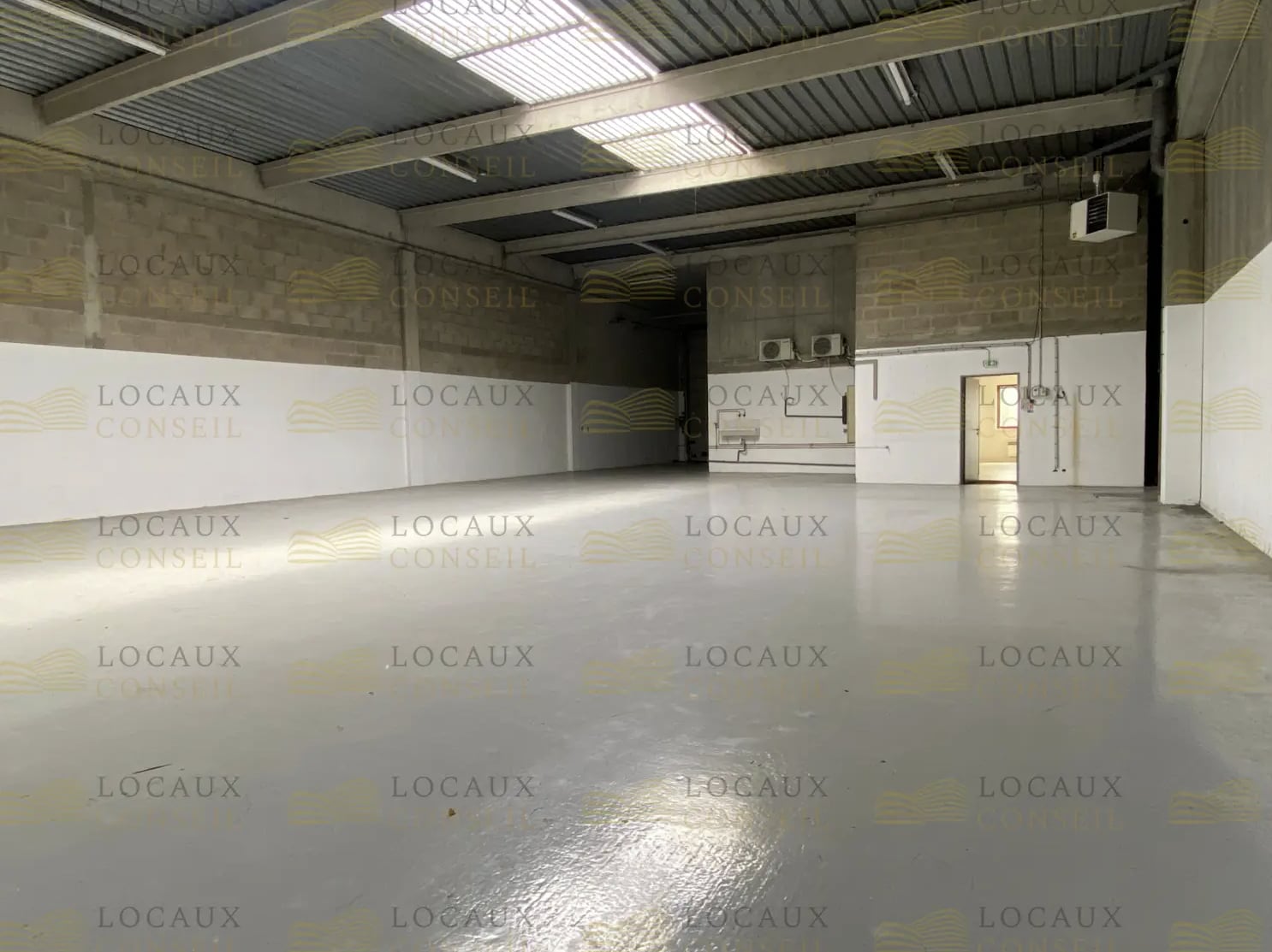 Flex in Cergy for lease Interior Photo- Image 1 of 5