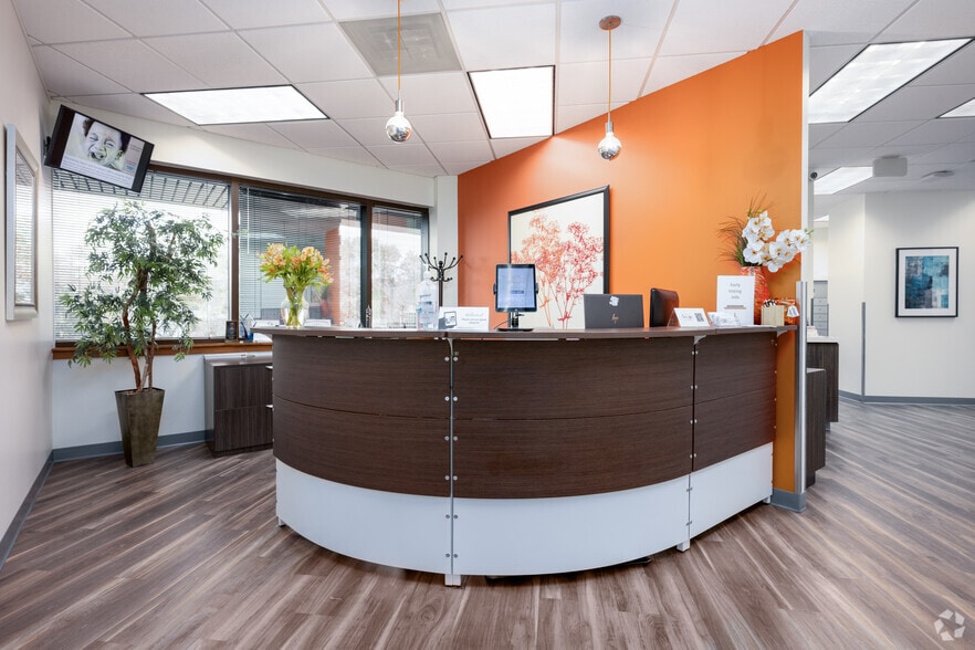 806 Green Valley Rd, Greensboro, NC for lease - Building Photo - Image 3 of 21