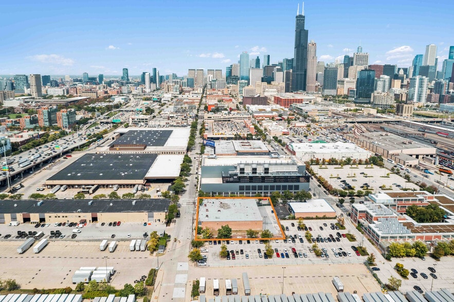 555 W 14th Pl, Chicago, IL for sale - Building Photo - Image 3 of 7