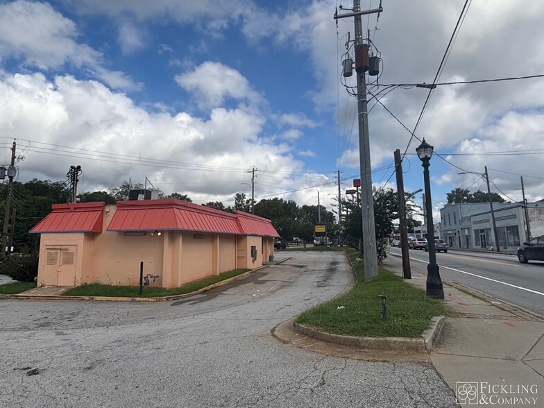 1665 SE Jonesboro Rd, Atlanta, GA for sale - Building Photo - Image 2 of 8