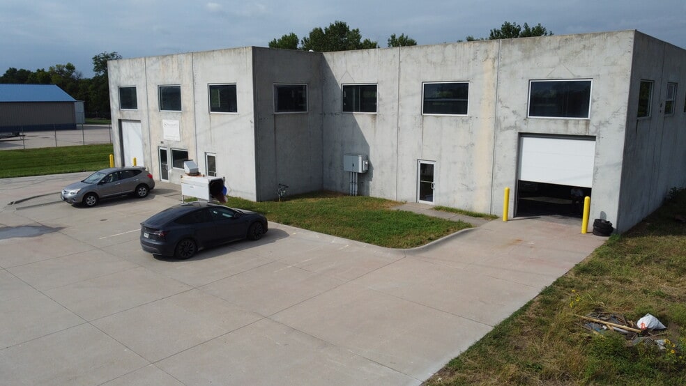 3801 S 6th St, Lincoln, NE for sale - Building Photo - Image 3 of 15
