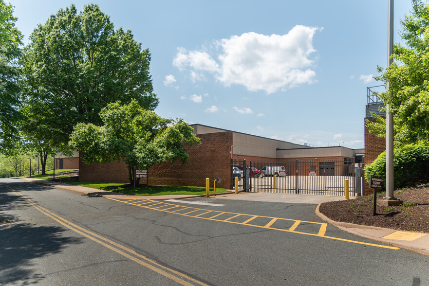 1500 State Farm Blvd, Charlottesville, VA for lease - Building Photo - Image 2 of 9