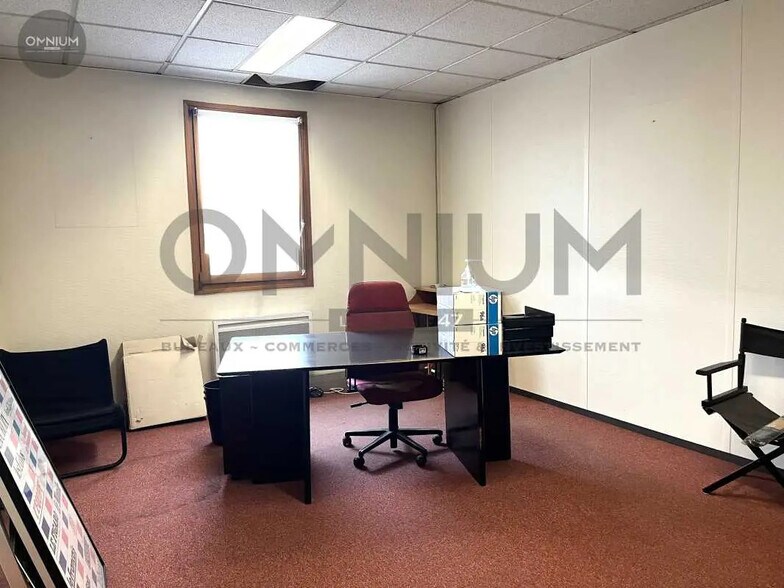 Office in Lyon for lease - Interior Photo - Image 3 of 4