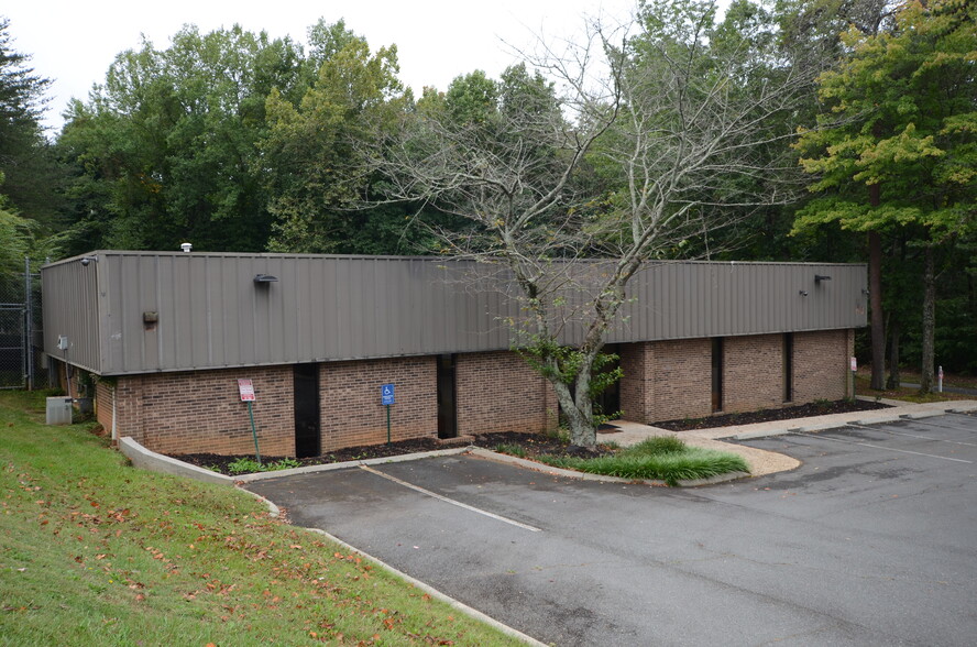 4000 Brownsboro Rd, Winston-Salem, NC for sale - Building Photo - Image 2 of 13