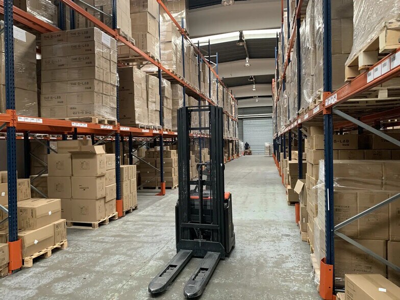 Flex in SAINT-OUEN-L'AUMONE for lease - Interior Photo - Image 2 of 12