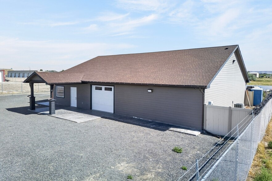 506 E Stover Rd, Grandview, WA for sale - Building Photo - Image 2 of 25