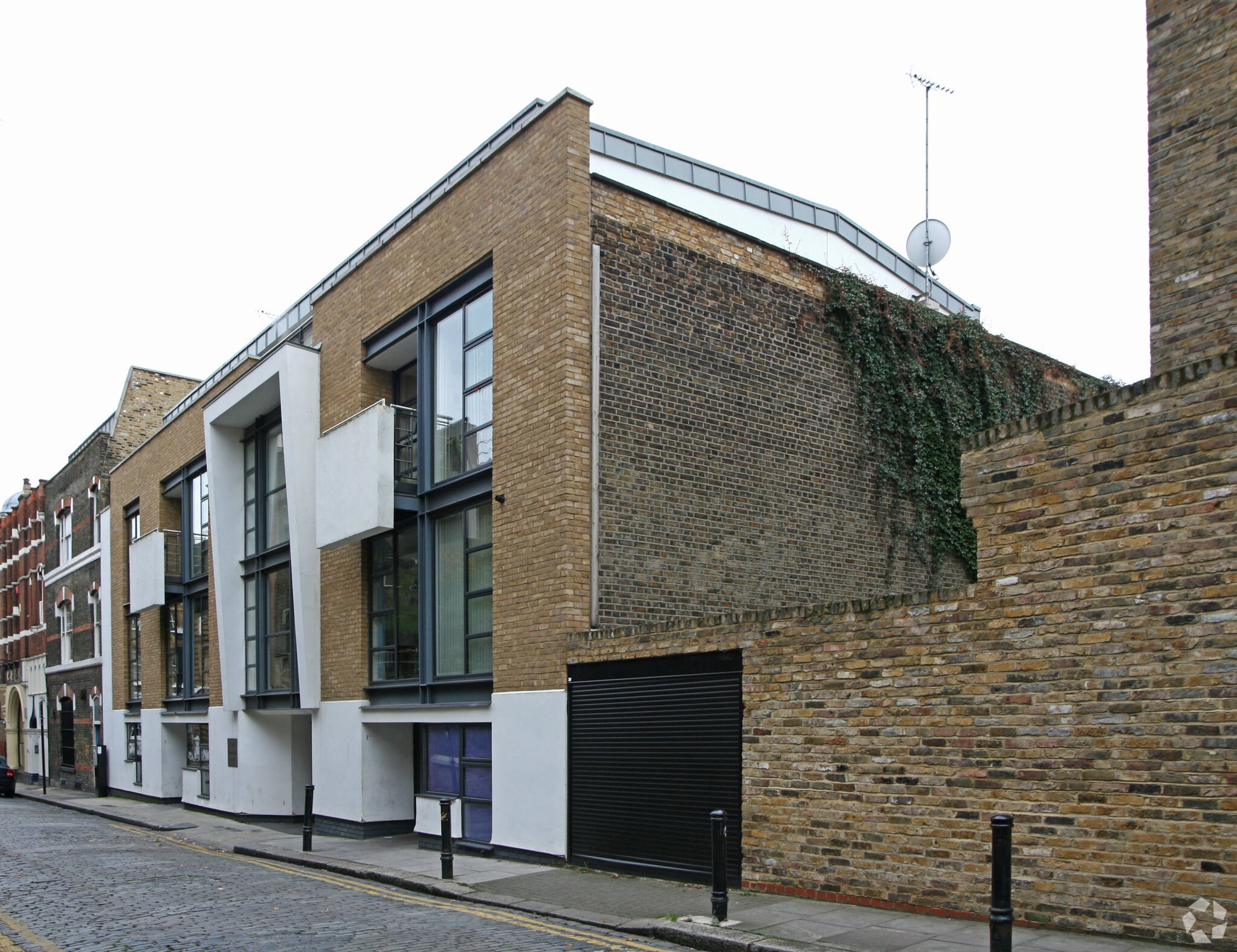 1 Bouton Pl, London for sale Primary Photo- Image 1 of 1