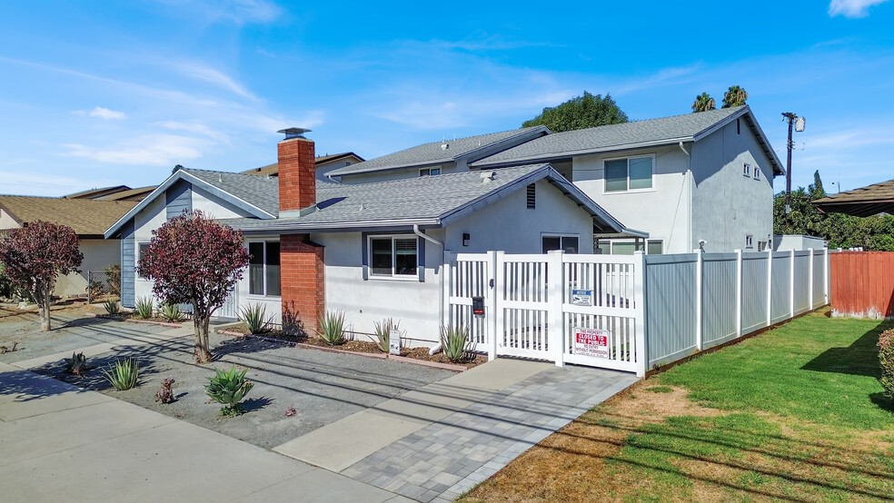 22913 Vanowen St, West Hills, CA for sale - Building Photo - Image 1 of 23