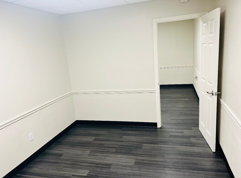 1544 Seminola Blvd, Casselberry, FL for lease - Interior Photo - Image 2 of 3