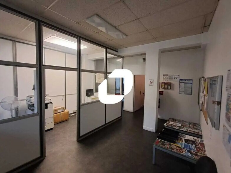 Office in Rueil-Malmaison for lease - Building Photo - Image 3 of 24