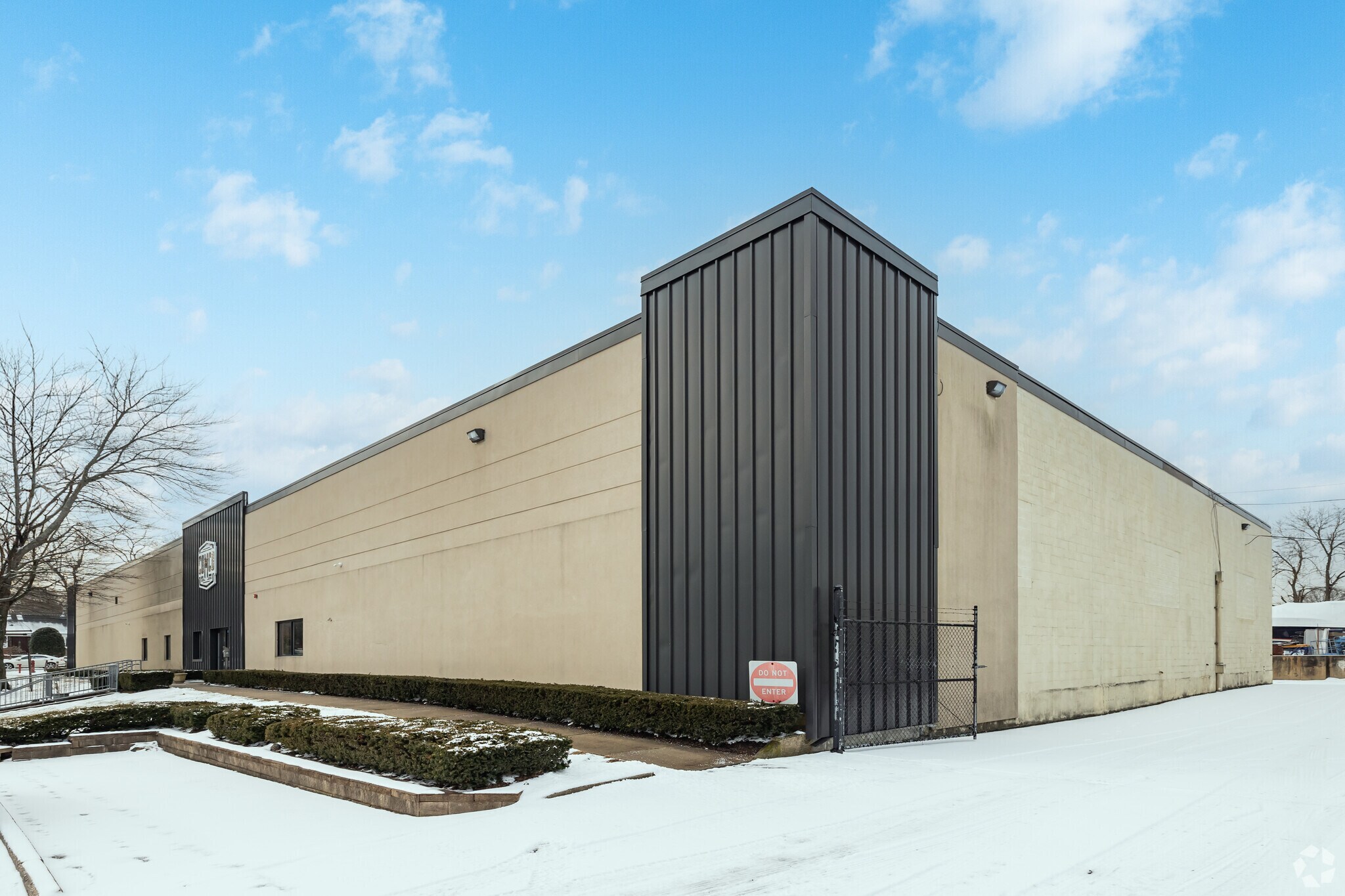 11-13 W Stepar Pl, Huntington Station, NY for sale Primary Photo- Image 1 of 1