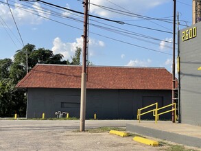 2600 S Flores St, San Antonio, TX for lease Building Photo- Image 2 of 3