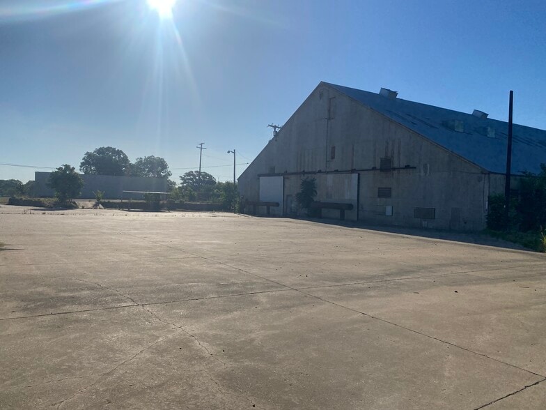 3930 Jaffee St, Dallas, TX for sale - Building Photo - Image 2 of 9