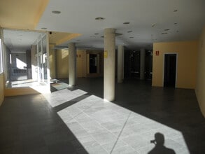 Retail in Vilafranca del Penedès, Barcelona for lease Interior Photo- Image 2 of 28