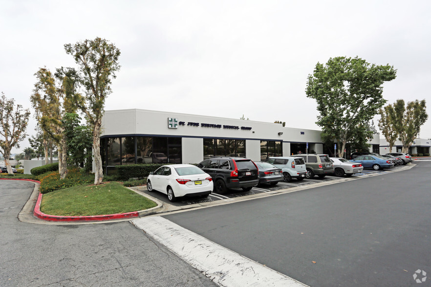 500-590 W Central Ave, Brea, CA for lease - Building Photo - Image 1 of 8