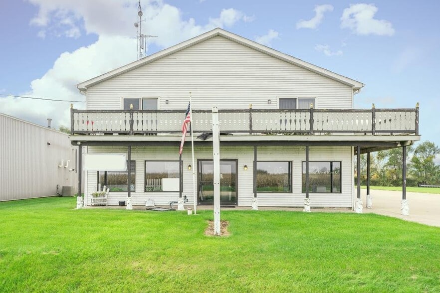 645 E Lasalle St, Somonauk, IL for lease - Primary Photo - Image 1 of 53