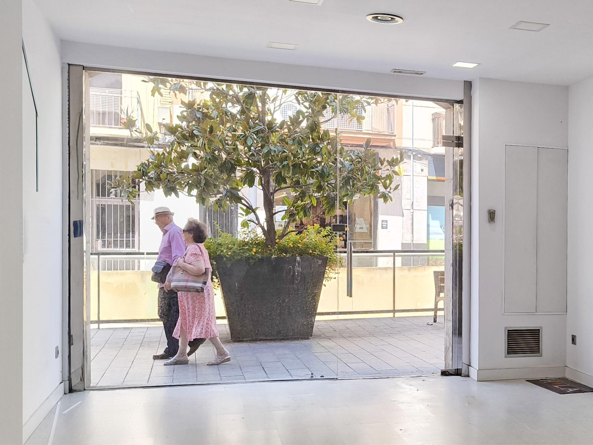 Retail in Tarragona, Tarragona for lease Interior Photo- Image 1 of 16