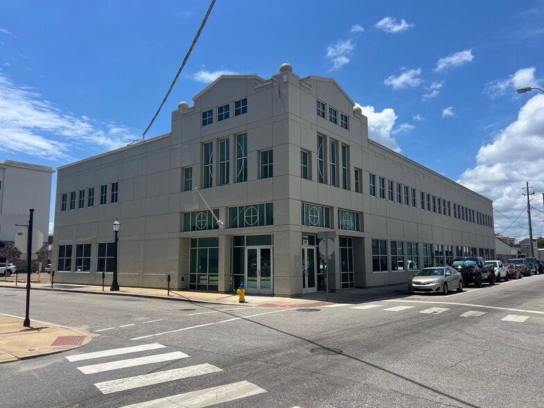 201 St. Michael St, Mobile, AL for lease - Building Photo - Image 1 of 4