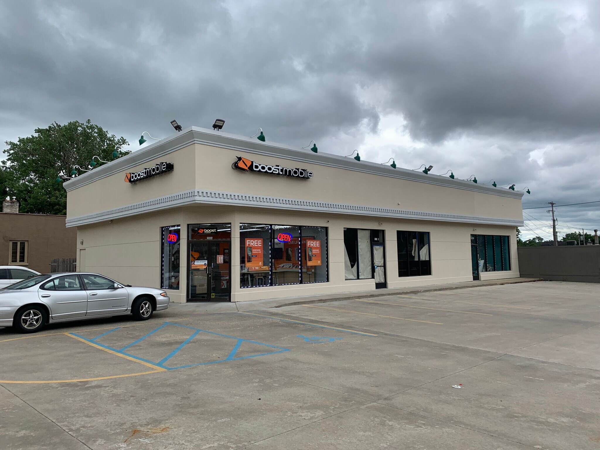 2005 Kalamazoo Ave SE, Grand Rapids, MI for sale Building Photo- Image 1 of 1