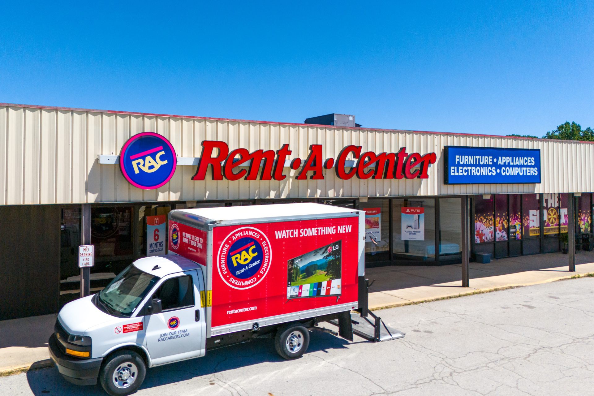 520-560 Plaza Dr, Fostoria, OH for lease Building Photo- Image 1 of 16