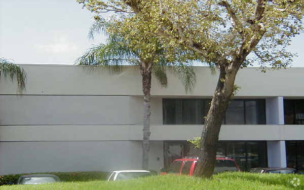 4816-4990 SW 72nd Ave, Miami, FL for lease - Primary Photo - Image 2 of 3