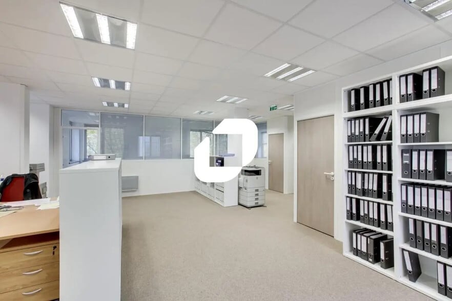 Office in Neuilly-Plaisance for lease - Interior Photo - Image 3 of 9