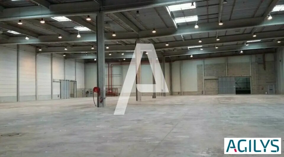 Industrial in Combs-la-Ville for lease - Interior Photo - Image 2 of 7