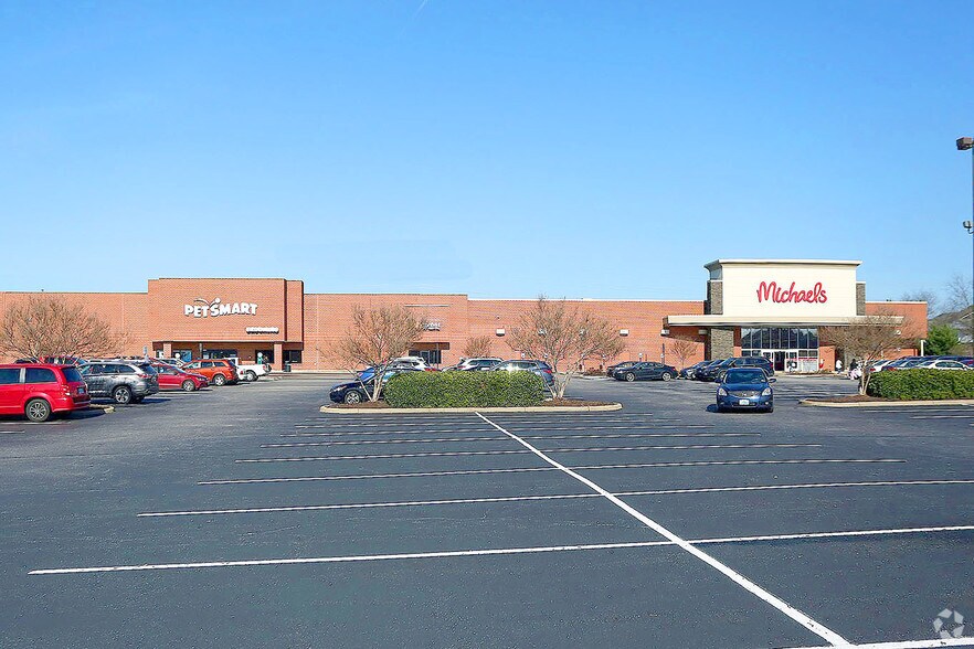 12146 Jefferson Ave Newport News Va 23602 Yoder Plaza Loopnet Com