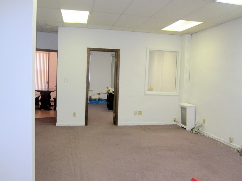 67-16-67-18 Fresh Pond Rd, Ridgewood, NY for sale - Building Photo - Image 1 of 1