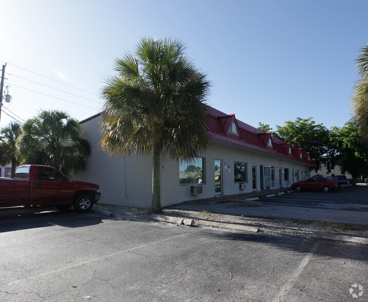 1580 40th Ter SW, Naples, FL for sale - Primary Photo - Image 1 of 1