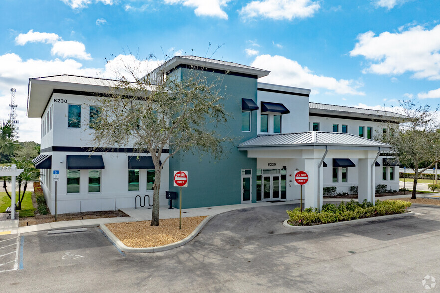 8230 210th St S, Boca Raton, FL for lease - Building Photo - Image 2 of 22